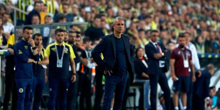 Fenerbahçe Teknik Direktörü İsmail Kartal