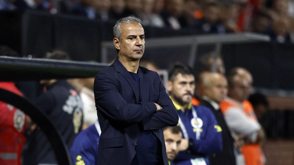 Fenerbahçe Teknik Direktörü İsmail Kartal