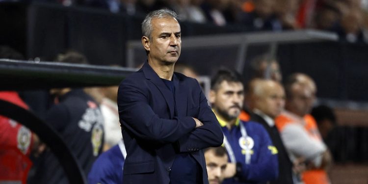 Fenerbahçe Teknik Direktörü İsmail Kartal