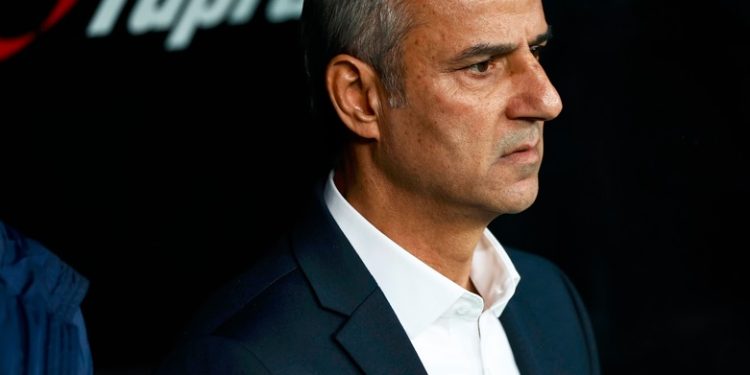 Fenerbahçe Teknik Direktörü İsmail Kartal
