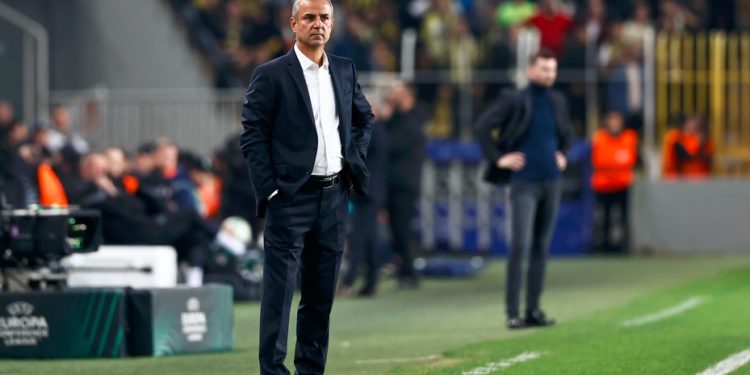 Fenerbahçe Teknik Direktörü İsmail Kartal