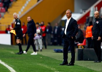 Fenerbahçe Teknik Direktörü İsmail Kartal