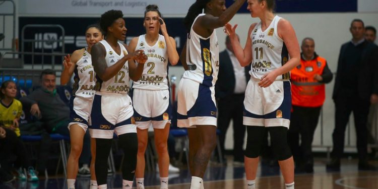 Fenerbahçe Kadın Basketbol Takımı