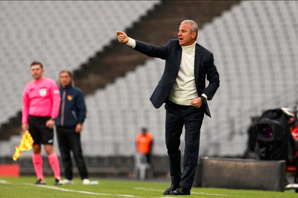 Fenerbahçe Teknik Direktörü İsmail Kartal