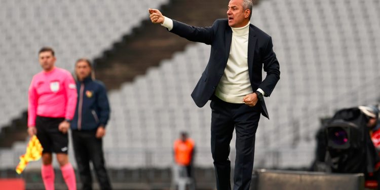 Fenerbahçe Teknik Direktörü İsmail Kartal