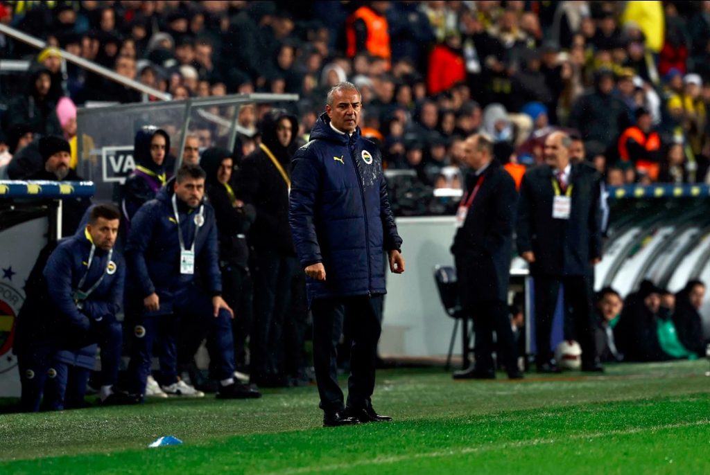 Fenerbahçe Teknik Direktörü İsmail Kartal