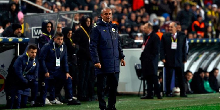 Fenerbahçe Teknik Direktörü İsmail Kartal