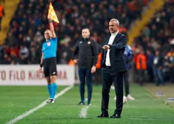 Fenerbahçe Teknik Direktörü İsmail Kartal