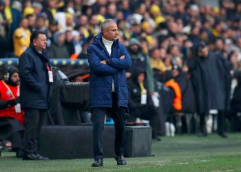 Fenerbahçe Teknik Direktörü İsmail Kartal