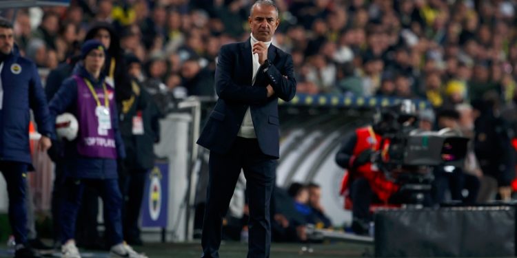 Fenerbahçe Teknik Direktörü İsmail Kartal