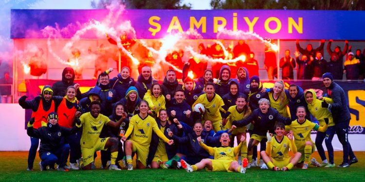 Fenerbahçe Kadın Futbol Takımı