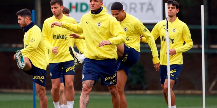 Fenerbahçe'de Rizespor maçı hazırlıkları başladı