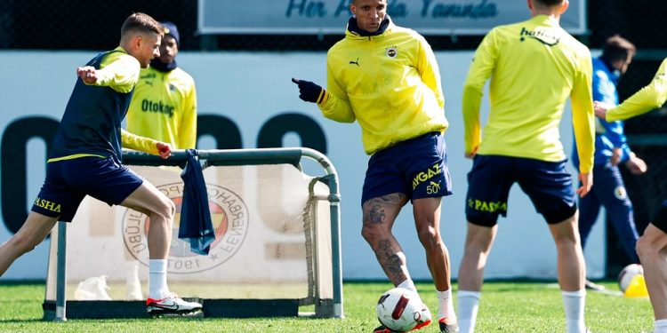 Fenerbahçe'de Kasımpaşa maçı hazırlıkları başladı