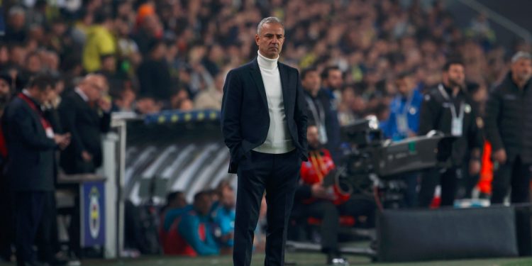 Fenerbahçe Teknik Direktörü İsmail Kartal