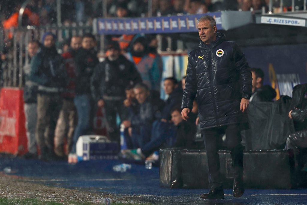 Fenerbahçe Teknik Direktörü İsmail Kartal