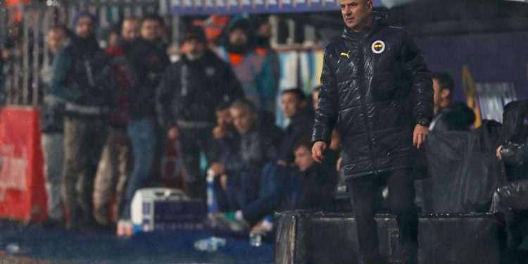 Fenerbahçe Teknik Direktörü İsmail Kartal