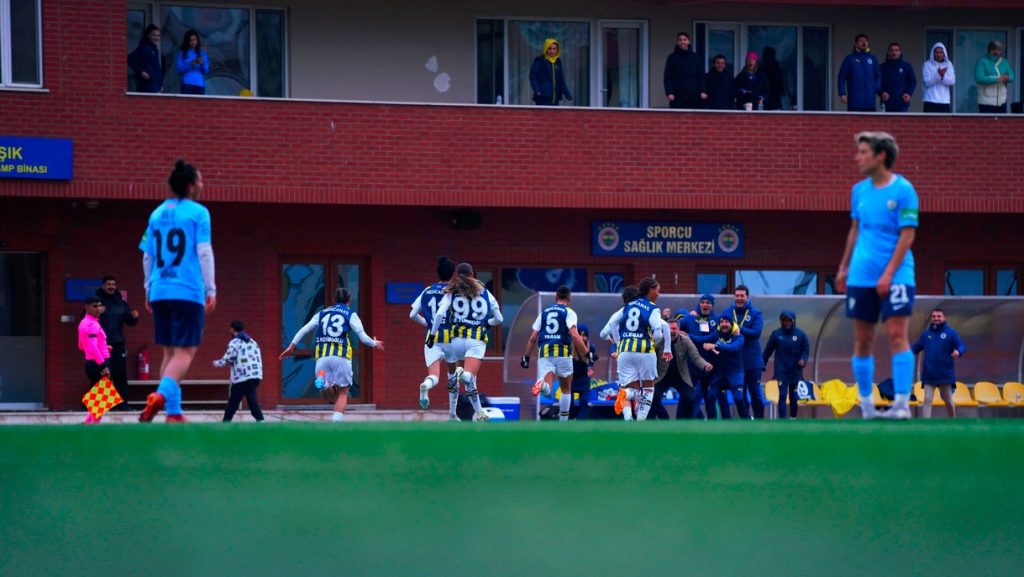 Fenerbahçe Kadın Futbol Takımı