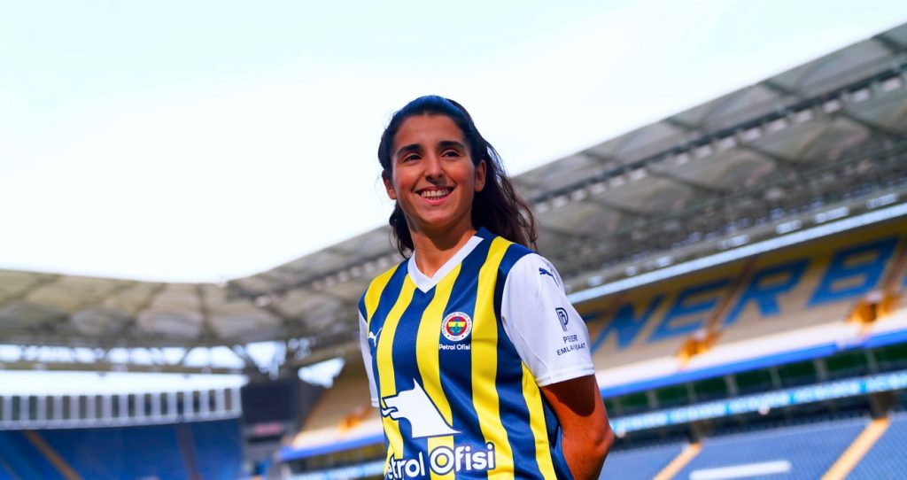 Samya Hassani Fenerbahçe Petrol Ofisi'nde