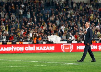 Fenerbahçe Teknik Direktörü İsmail Kartal