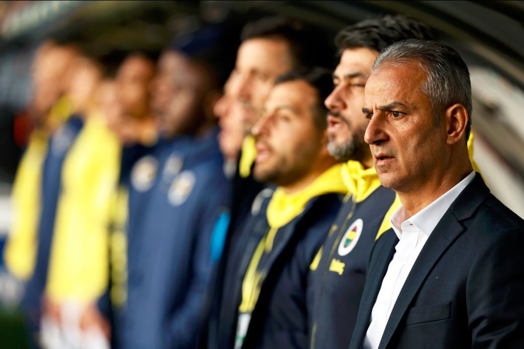 Fenerbahçe Teknik Direktörü İsmail Kartal