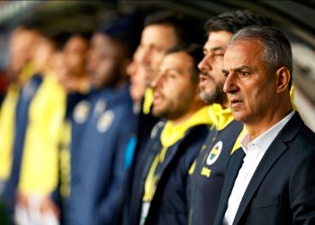 Fenerbahçe Teknik Direktörü İsmail Kartal