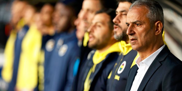 Fenerbahçe Teknik Direktörü İsmail Kartal