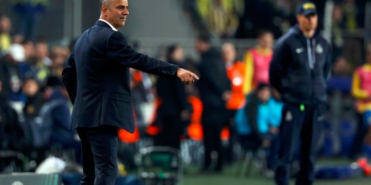 Fenerbahçe Teknik Direktörü İsmail Kartal