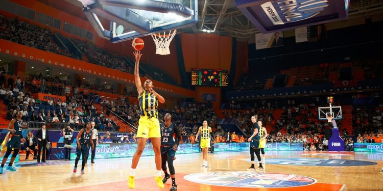 Fenerbahçe Alagöz Holding Kadınlar EuroLeague'de finale yükseldi