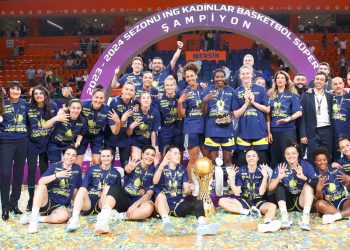 Fenerbahçe Alagöz Holding namağlup şampiyon