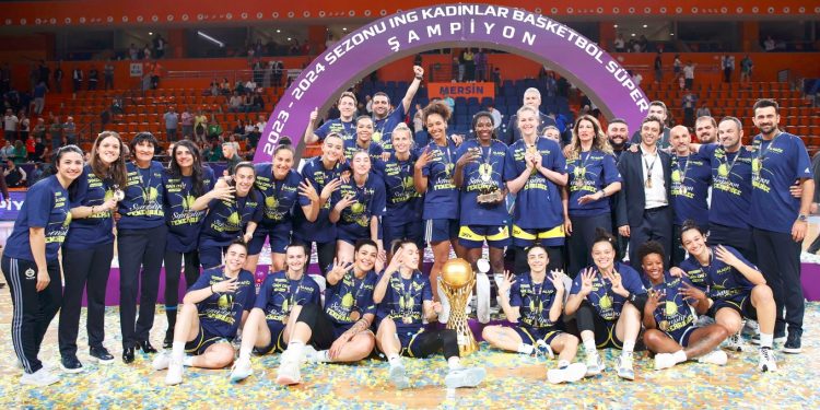 Fenerbahçe Alagöz Holding namağlup şampiyon