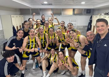 Fenerbahçe U18 Kız Basketbol Takımı