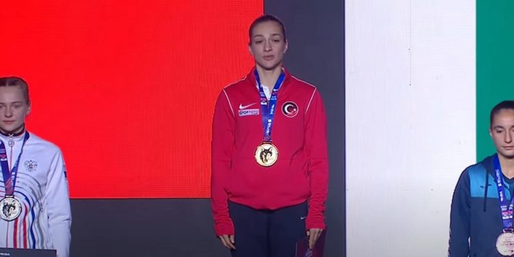 Buse Naz Çakıroğlu üst üste 3. kez Avrupa Şampiyonu oldu