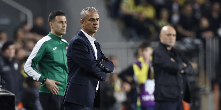 Fenerbahçe Teknik Direktörü İsmail Kartal