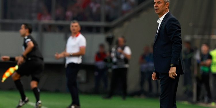 Fenerbahçe Teknik Direktörü İsmail Kartal