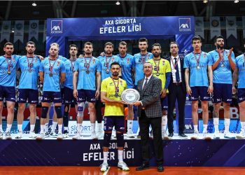 Fenerbahçe Parolapara, Efeler Ligi 2023-2024 sezonunu ikinci sırada tamamladı