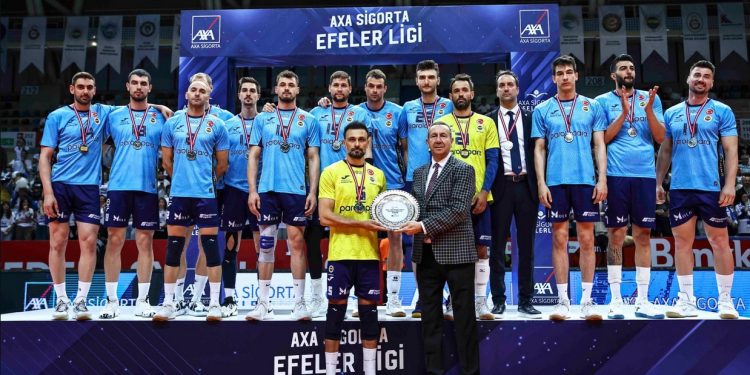Fenerbahçe Parolapara, Efeler Ligi 2023-2024 sezonunu ikinci sırada tamamladı