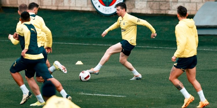 Fenerbahçe'de Konyaspor maçı hazırlıkları başladı