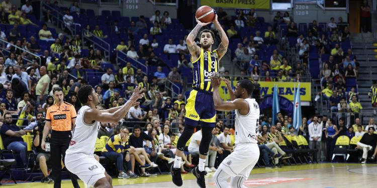Fenerbahçe Beko, Play-off yarı final serisinde 2-0 öne geçti