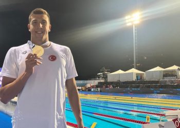 Fenerbahçeli milli yüzücümüz Emre Şakçı