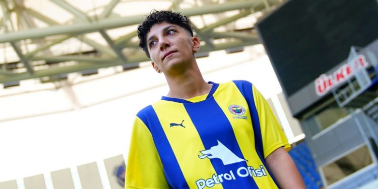 Derya Arhan Fenerbahçe Petrol Ofisi'nde