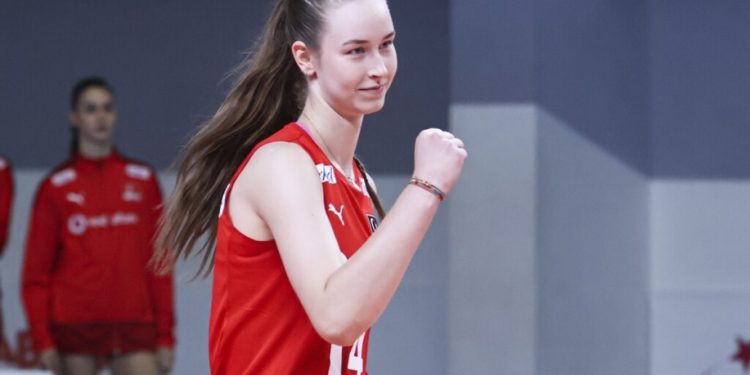 Liza Safronova Fenerbahçe Medicana'da