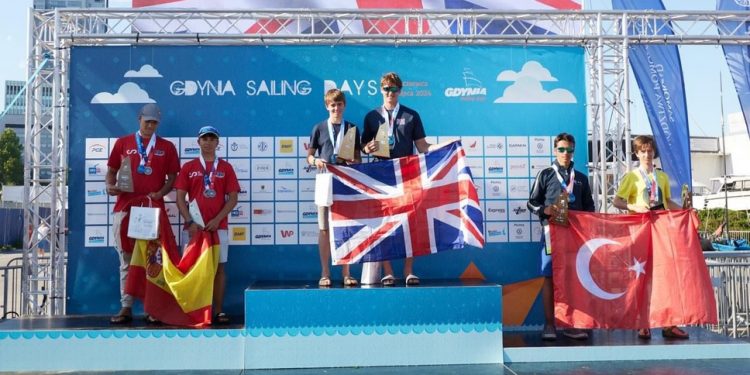 Milli yelkencilerimiz Sinan Çaçur ve Alper Boru, Avrupa üçüncüsü oldular