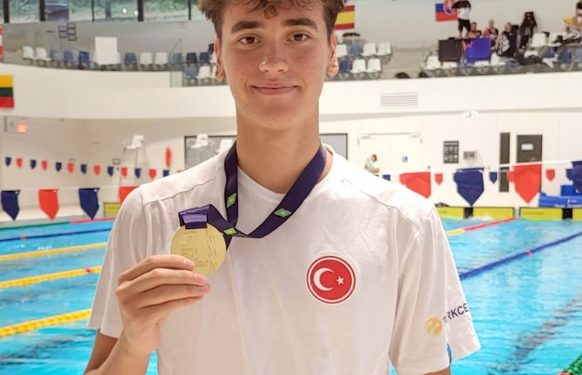 Fenerbahçeli milli yüzücü Kuzey Tunçelli