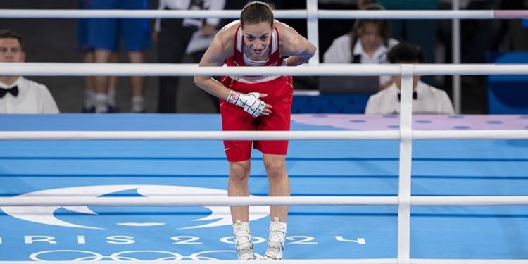 Dünya ve Avrupa Şampiyonu mili boksörümüz Buse Naz Çakıroğlu