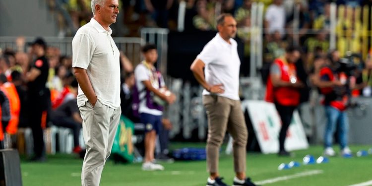 Fenerbahçe Teknik Direktörü Jose Mourinho