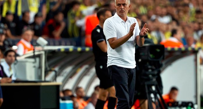Fenerbahçe Teknik Direktörü Jose Mourinho