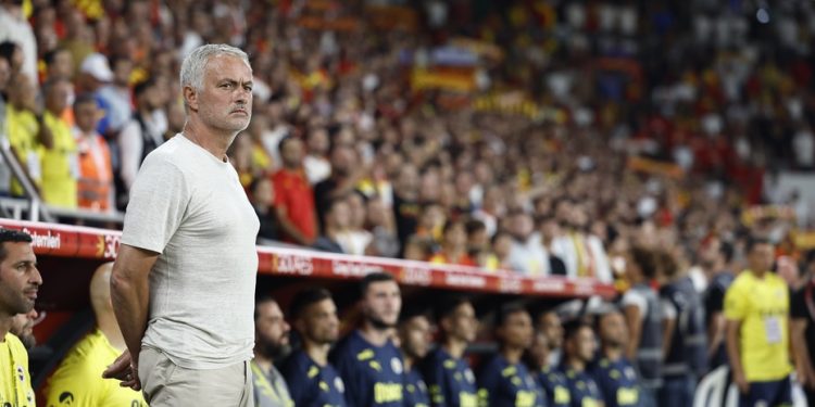 Fenerbahçe Teknik Direktörü Jose Mourinho