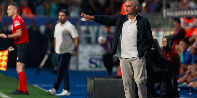 Fenerbahçe Teknik Direktörü Jose Mourinho
