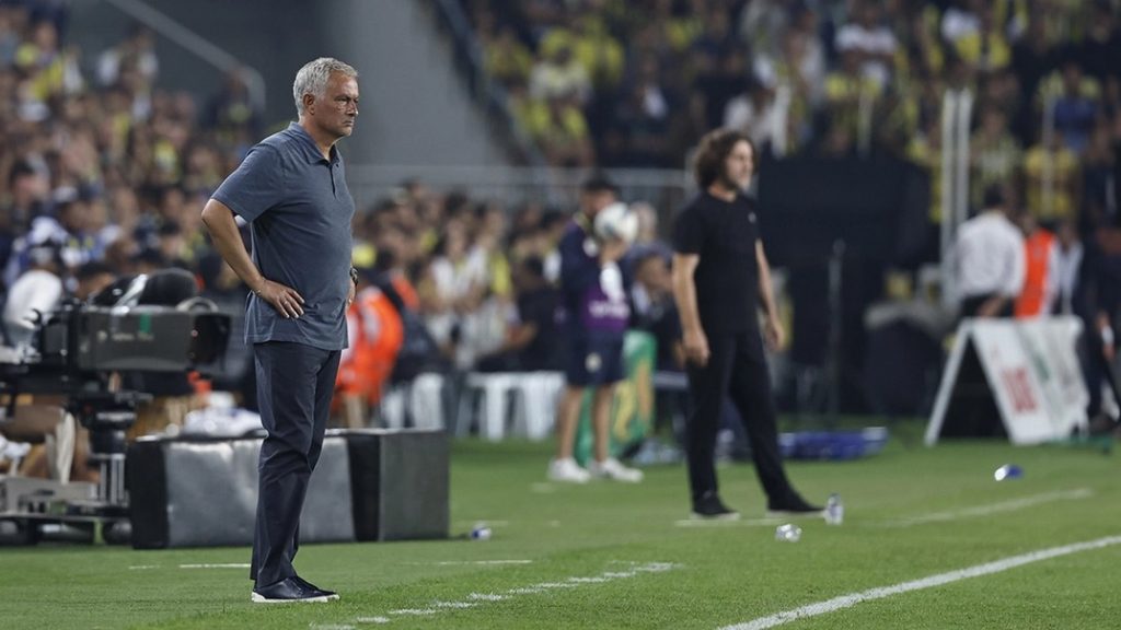 Fenerbahçe Teknik Direktörü Jose Mourinho