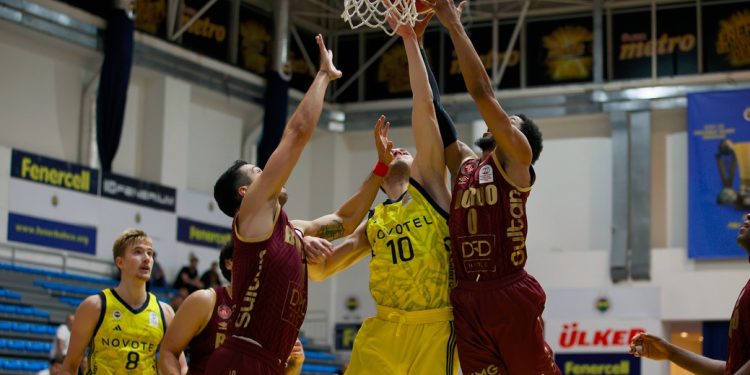 Fenerbahçe Koleji Novotel - Bandırma Bordo Basket